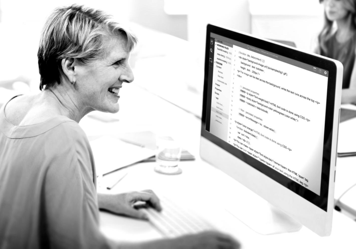 Setup de desarrollo VR mostrando proceso de trabajo con herramientas profesionales